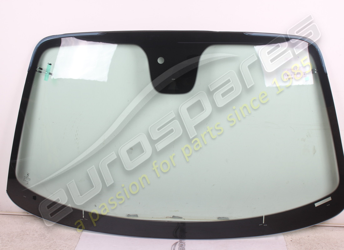 nouveau pare-brise ferrari. numéro de pièce 958416 (1)