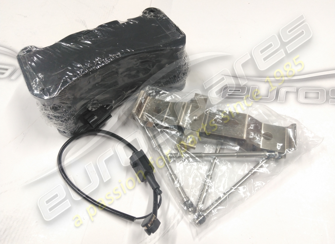 nouveau ensemble eurospares avant les plaquettes de frein. numéro de pièce 673010331 (1)