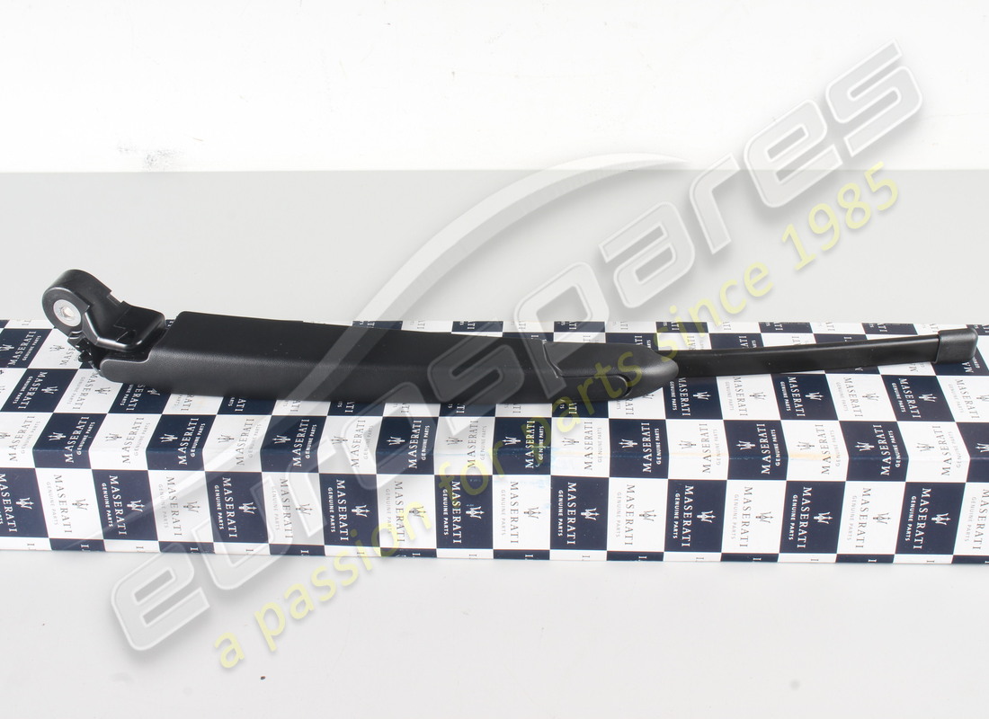 nouveau bras d'essuie-glace de hayon arrière maserati. numéro de pièce 670107927 (2)