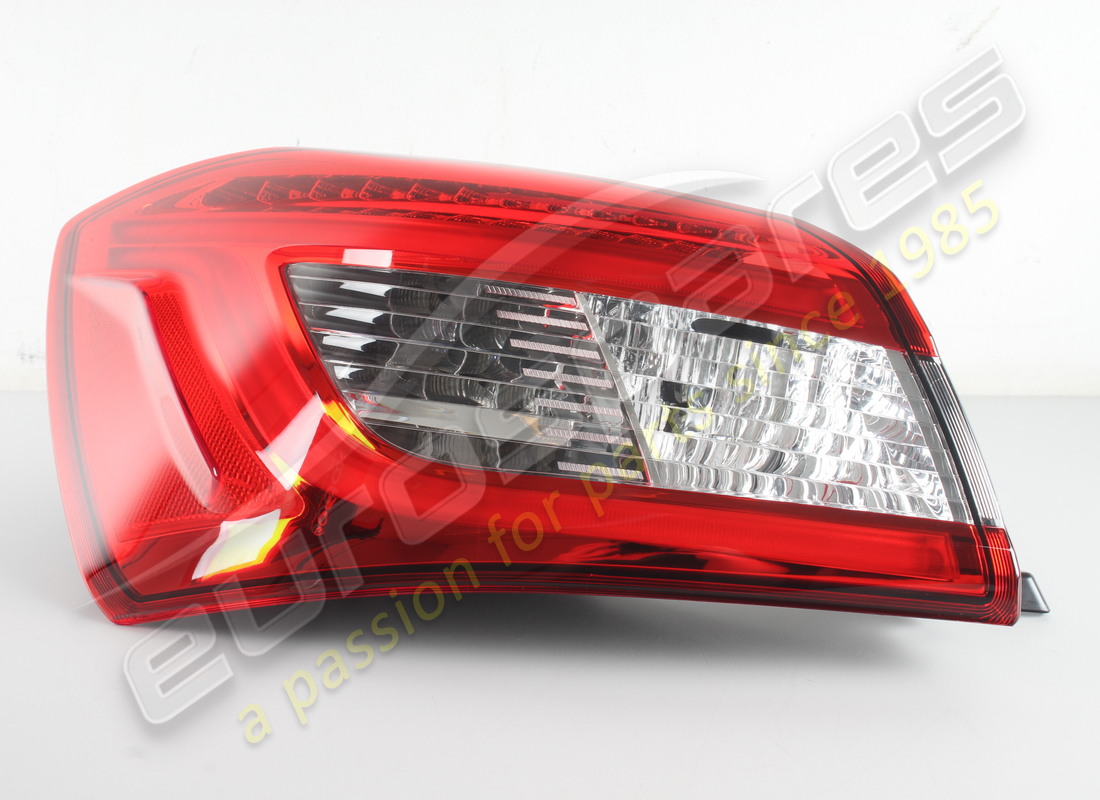 nouveau feu arrière gauche fixe maserati. numéro de pièce 670008483 (1)