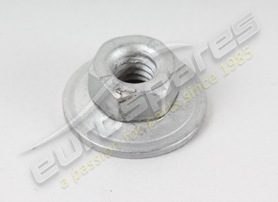 nouveau maserati écrou pour troisième feu stop. référence 14039414 (1)