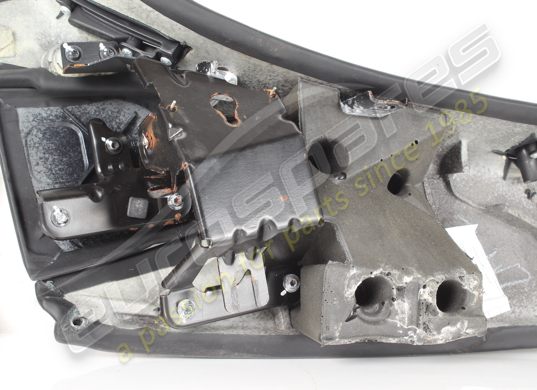 garniture arrière supérieure gauche d'occasion ferrari. numéro de pièce 86318312 (6)
