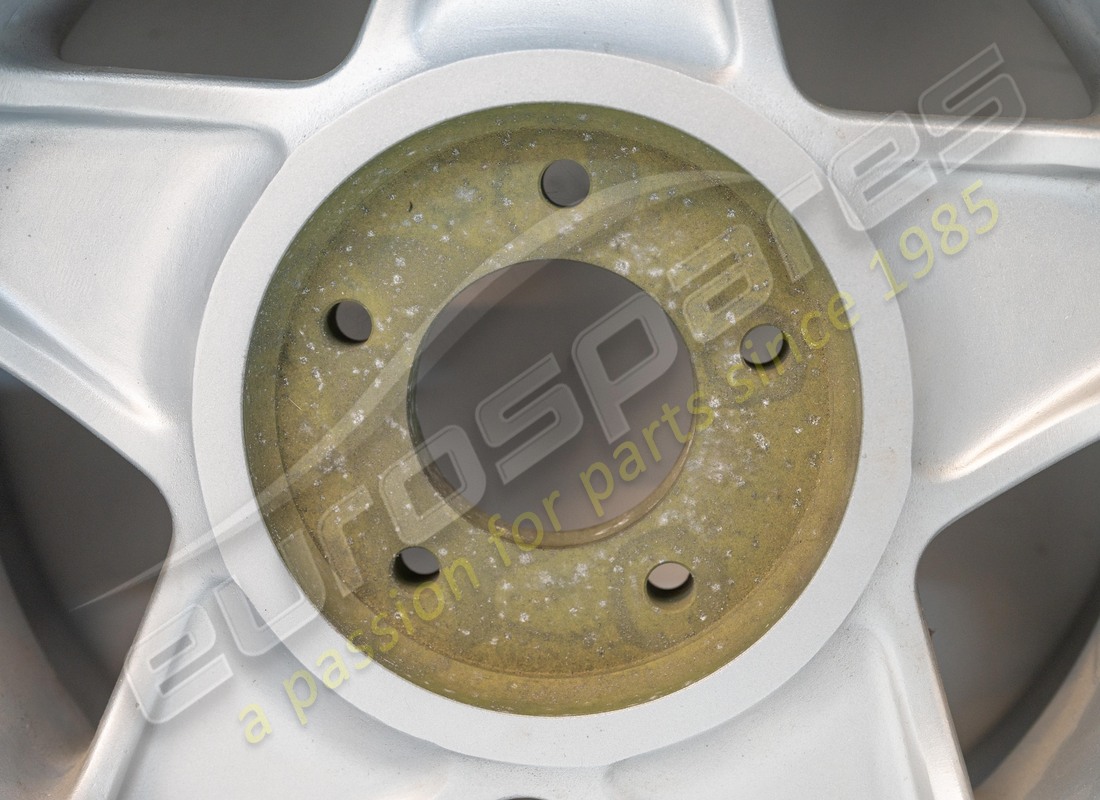 NEW (OTHER) FERRARI REAR WHEEL (9X15). PART NUMBER 109193 (3) new (other) ferrari rear wheel (9x15). part number 109193 (3)