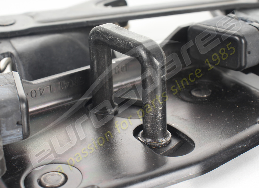 NOUVEAU COUVERCLE DE COFFRE POWER STRIKER FERRARI. NUMÉRO DE PIÈCE 69773100 (5) nouveau couvercle de coffre power striker ferrari. numéro de pièce 69773100 (5)