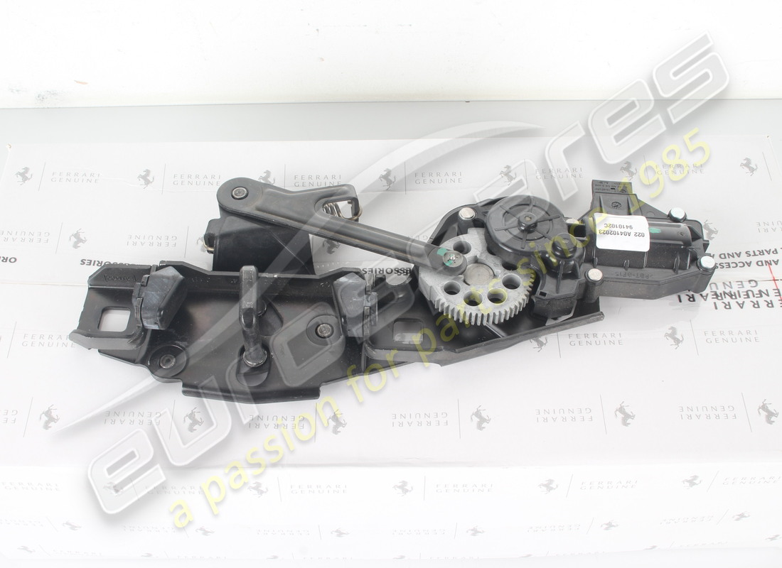 NOUVEAU COUVERCLE DE COFFRE POWER STRIKER FERRARI. NUMÉRO DE PIÈCE 69773100 (4) nouveau couvercle de coffre power striker ferrari. numéro de pièce 69773100 (4)