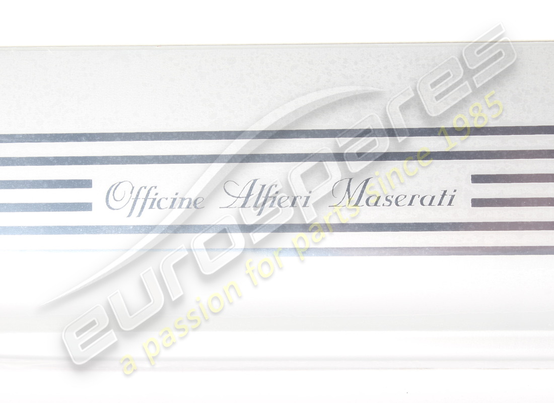 nouvelle moulure sous la porte droit maserati. numéro de pièce 386100394 (2)