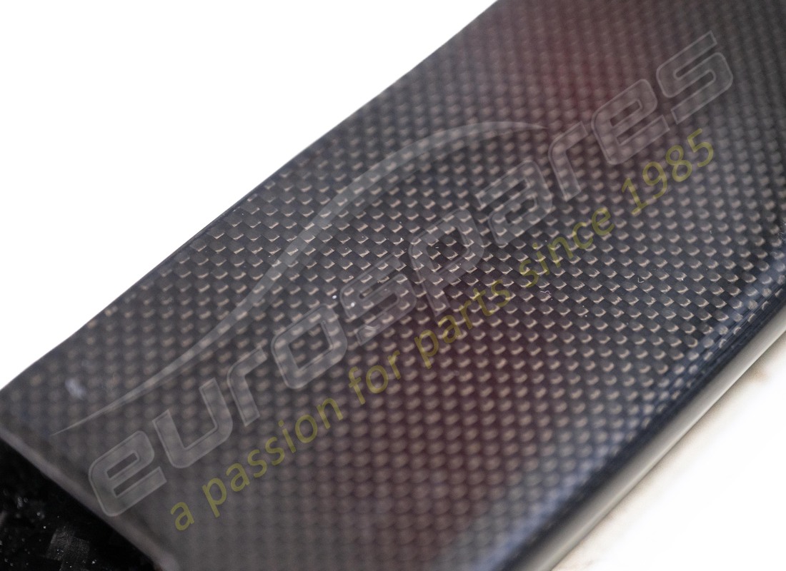 becquet avant en fibre de carbone d'occasion. référence : 963231 (5)