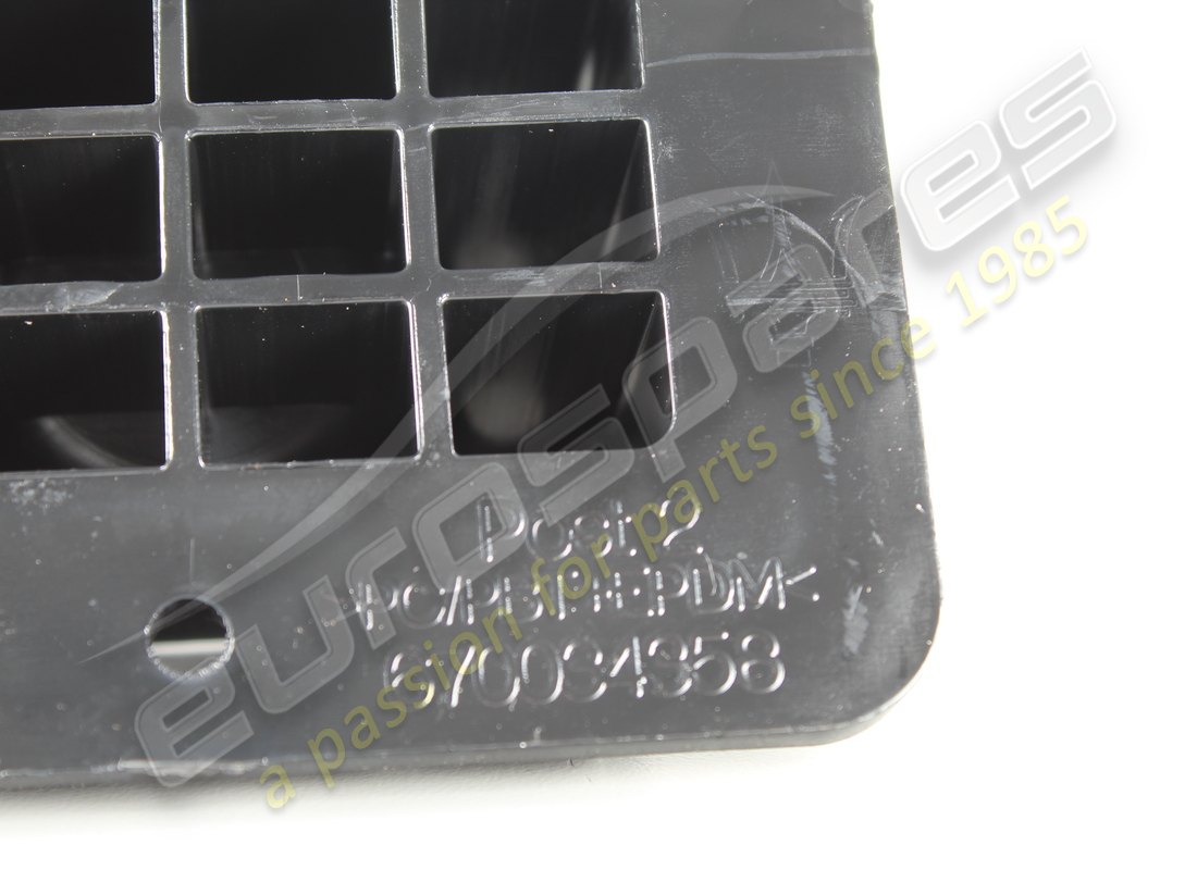 nouveau support arrière de levage de véhicule maserati. référence 670034358 (2)