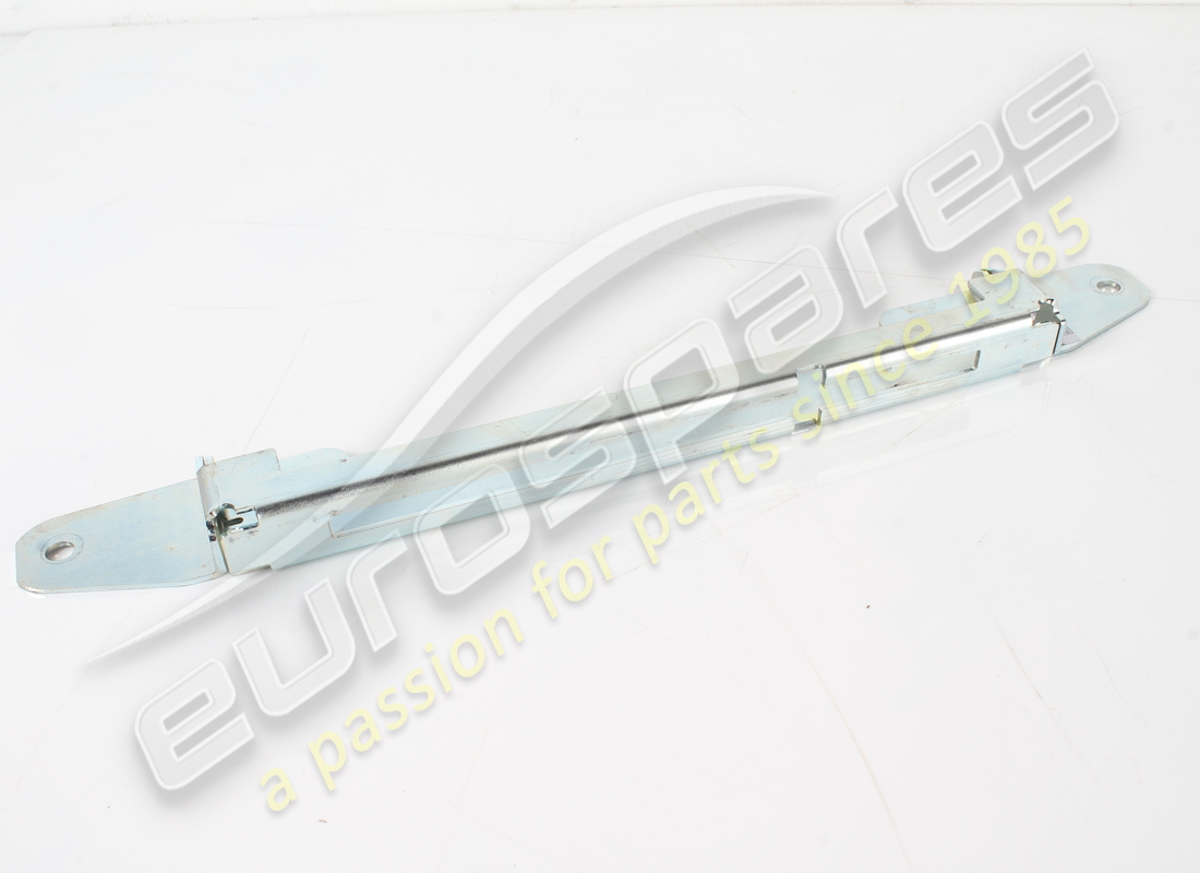 utilisé le support maserati. numéro de pièce 224010 (2)