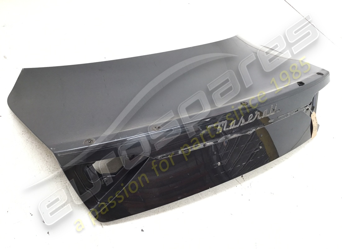 utilisé maserati cofano posteriore predisposto di fori par spoiler amovible. numéro de pièce 82083300 (2)