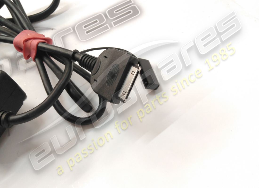 nouveau boîtier adaptateur ipod ferrari -en option-. numéro de pièce 230999 (2)