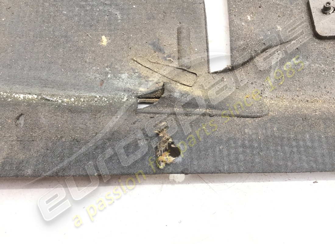 cd amélioré de lamborghini endommagé sous. numéro de pièce 470825210d (2)