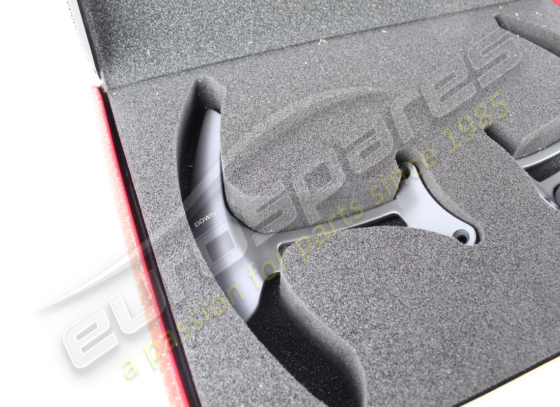 ENSEMBLE DE PALETTE DE LEVIER FERRARI UTILISÉ. NUMÉRO DE PIÈCE 263763 (5) ensemble de palette de levier ferrari utilisé. numéro de pièce 263763 (5)