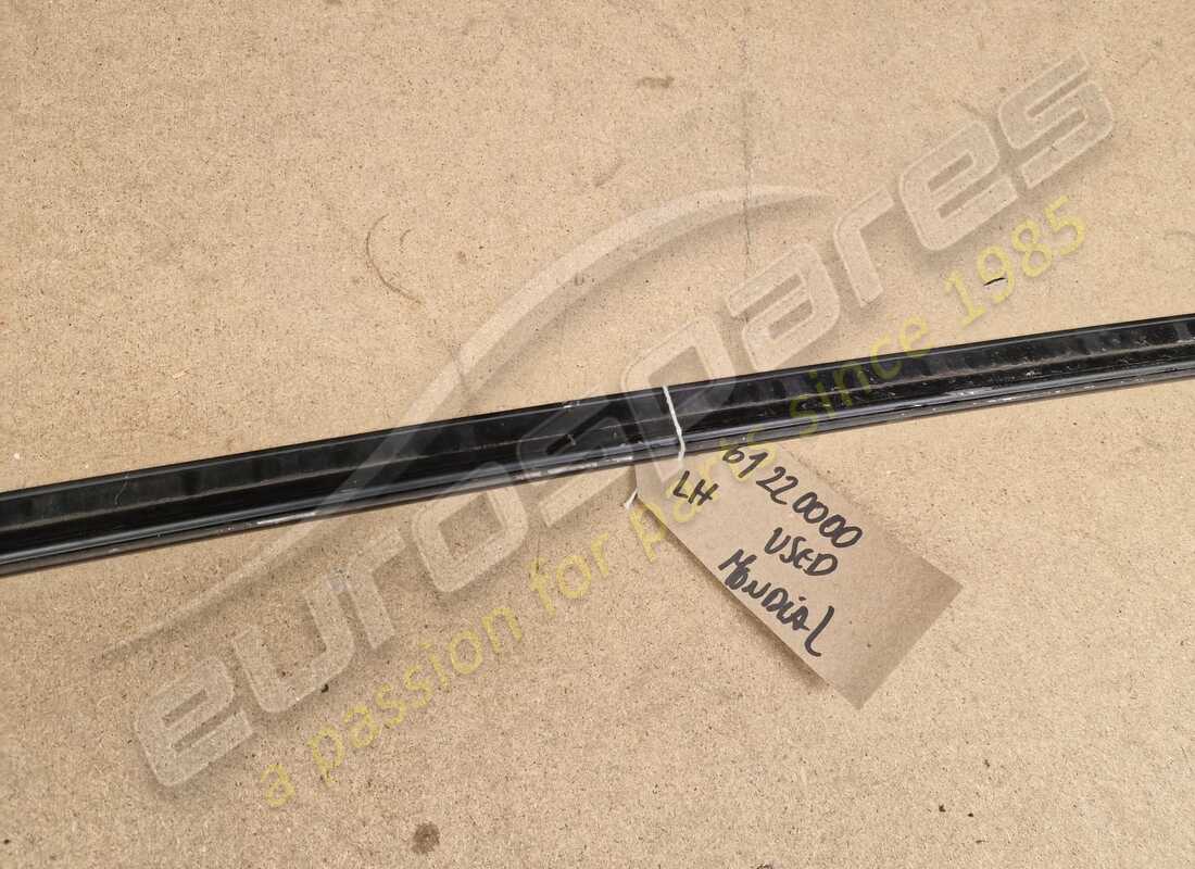 moulure de porte gauche ferrari utilisée. numéro de pièce 61220000 (5)