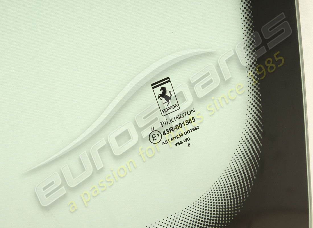 nouveau pare-brise ferrari. numéro de pièce 65815600 (2)