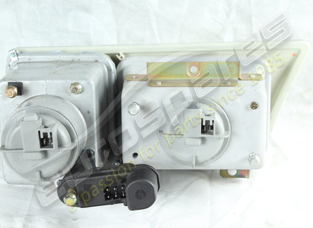 nouveau maserati feux de haute/crois avant droit complets. numéro de pièce 363100100 (2)