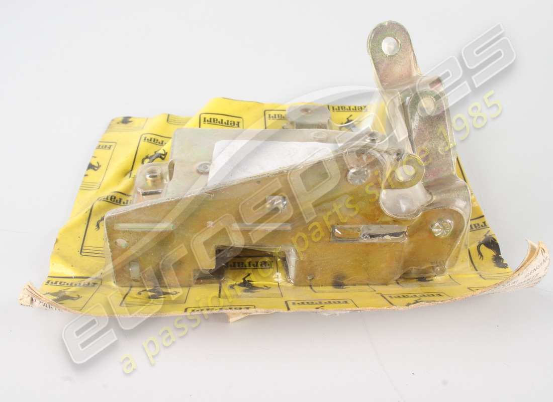 nouvelle serrure de porte gauche ferrari. numéro de pièce 61775500 (2)