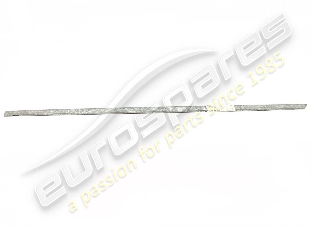 nouveau finition gauche maserati. numéro de pièce 327720317 (1)