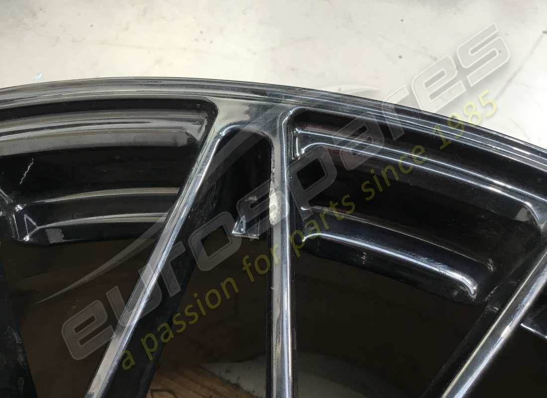 utilisé lamborghini roue arrière. numéro de pièce 470601017ag (2)