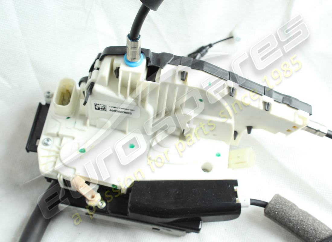nouvelle serrure de porte avant droite maserati. numéro de pièce 670107805 (8)