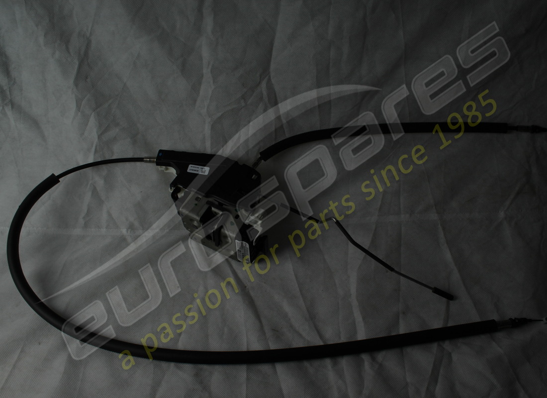 nouvelle serrure de porte avant droite maserati. numéro de pièce 670107805 (11)