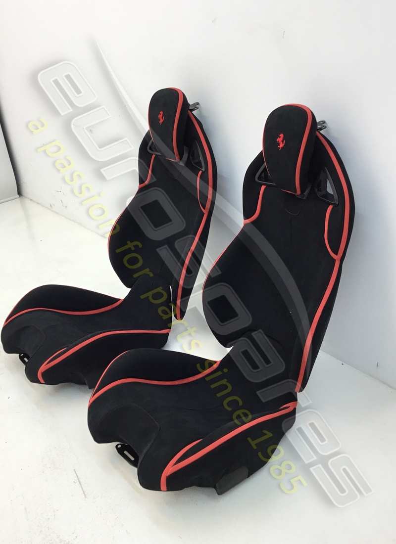 ferrari carbone des places reconditionné (grande taille). numéro de pièce 85888100pair (2)