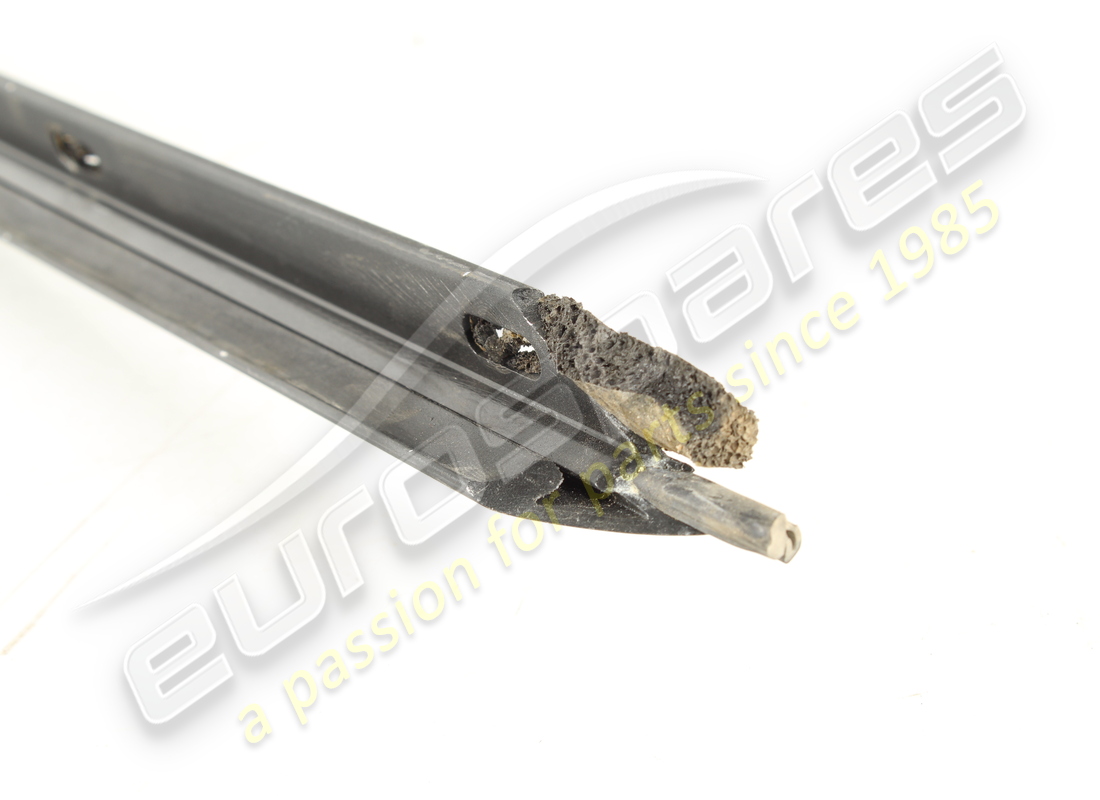 MOULURE DE GOUTTIÈRE DE TOIT À GAUCHE D'OCCASION FERRARI. NUMÉRO DE PIÈCE 84294600 (3) moulure de gouttière de toit à gauche d'occasion ferrari. numéro de pièce 84294600 (3)