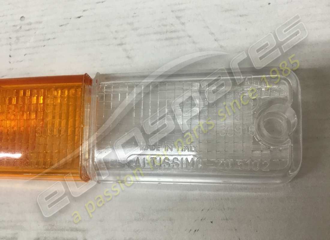nouveau feu indicateur avant droit maserati. numéro de pièce 313120130 (3)