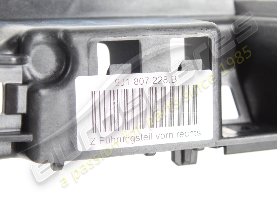 NOUVEAU SUPPORT PORSCHE POUR COUVERCLE DE PARE-CHOCS. RÉFÉRENCE 9J1807228B (3) nouveau support porsche pour couvercle de pare-chocs. référence 9j1807228b (3)