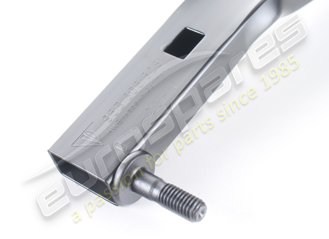 nouveau support en traversée porsche. référence 95b805528 (4)