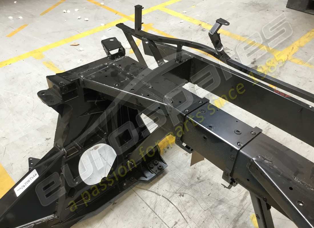 nouveau sous-châssis arrière ferrari. numéro de pièce 985280290 (5)