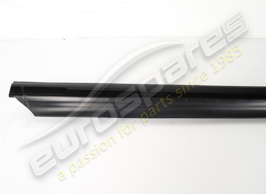 joint de grattoir de vitre extérieure droit d'occasion maserati. numéro de pièce 82076000 (2)