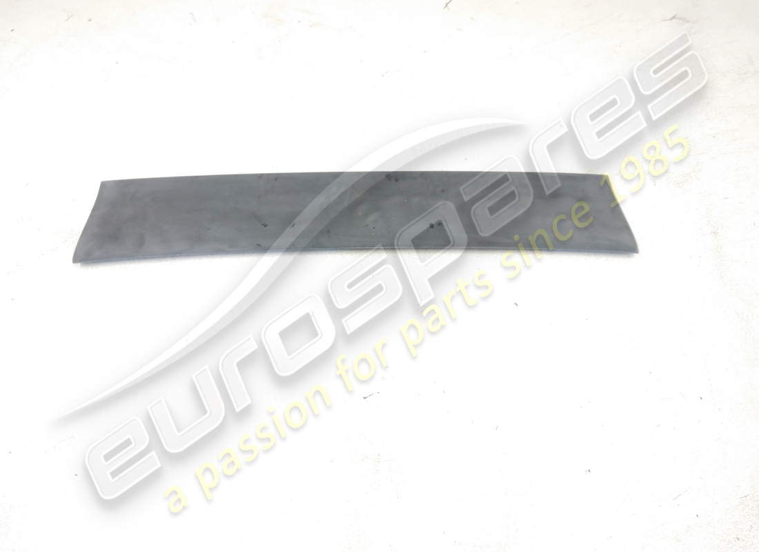 nouveau spoiler arrière ferrari. numéro de pièce 62400000 (2)