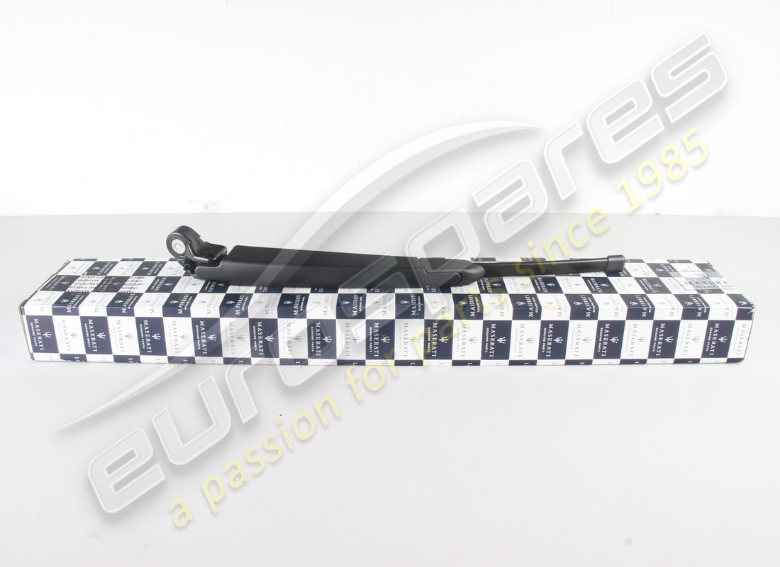 nouveau bras d'essuie-glace de hayon arrière maserati. numéro de pièce 670107927 (1)