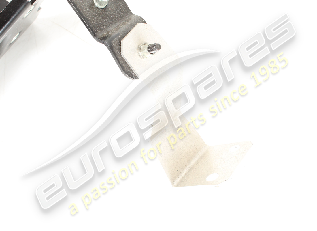 utilisé le support ferrari. numéro de pièce 84293500 (2)