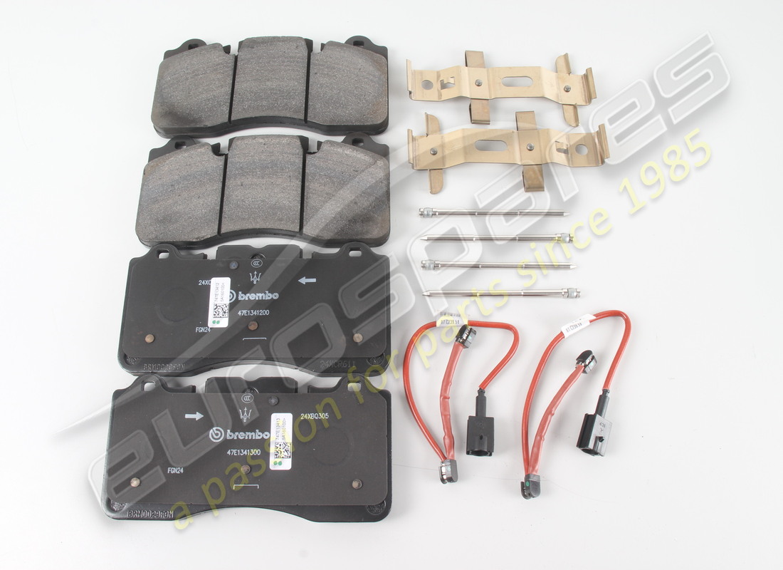 nouveau kit avant maserati mc20 les plaquettes de frein. numéro de pièce 673012306 (1)