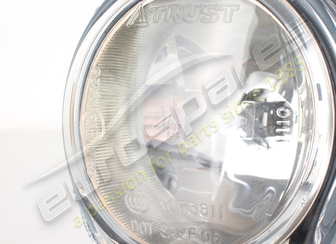 nouveau maserati feu antibrouillard avant. numéro de pièce 272726 (4)
