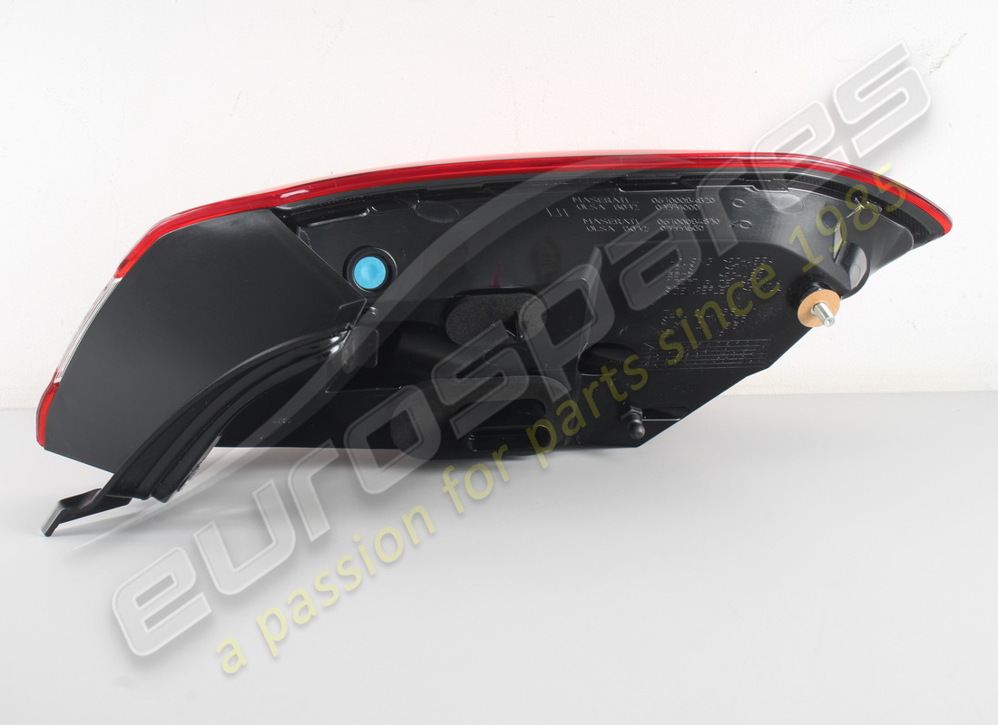 nouveau feu arrière gauche fixe maserati. numéro de pièce 670008483 (3)