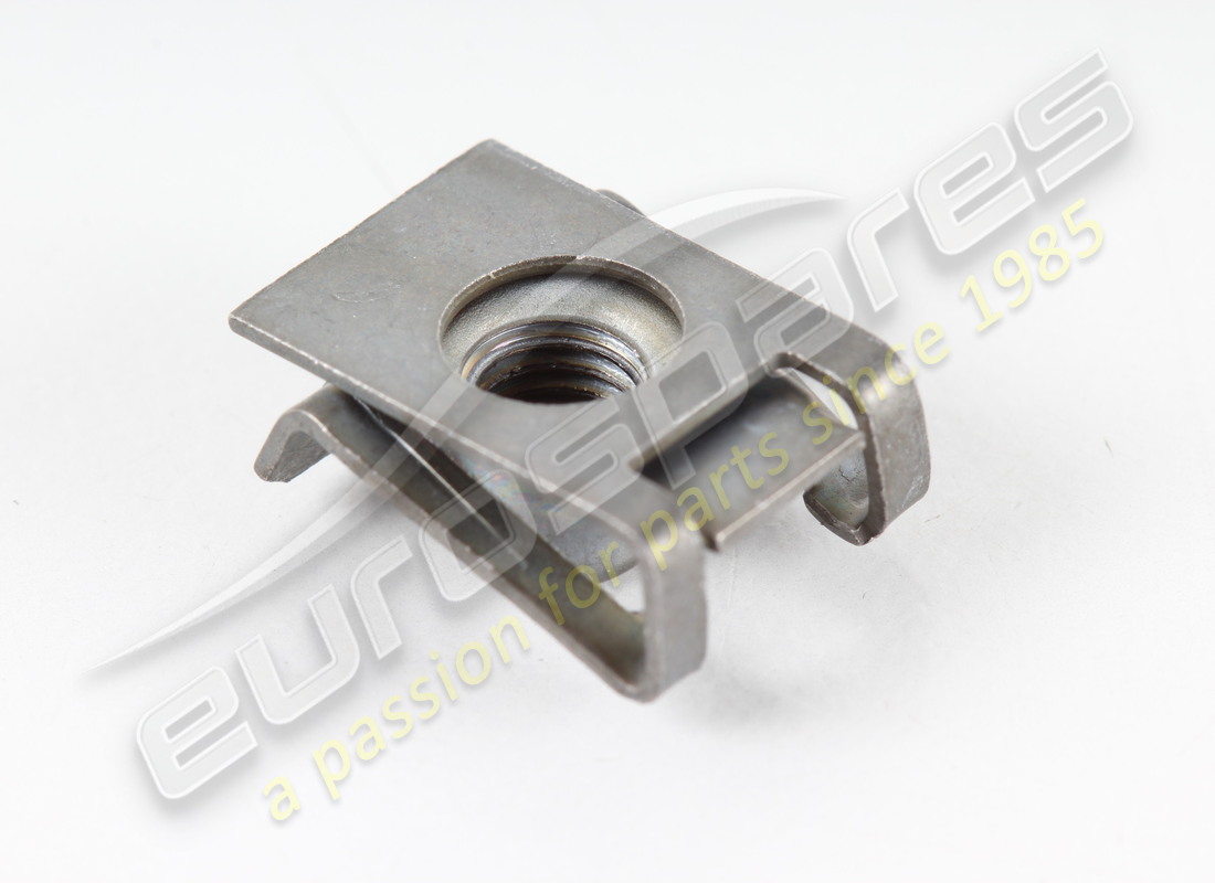 nouveau support maserati. numéro de pièce 67278400 (2)