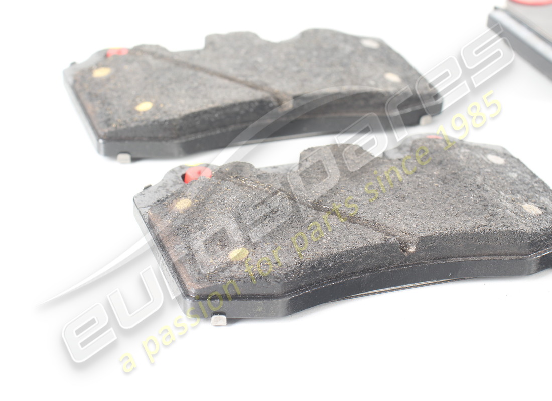 nouveau kit aston martin, plaquettes de frein arrière, par ensemble d'essieu. référence 7g432c562aa (2)