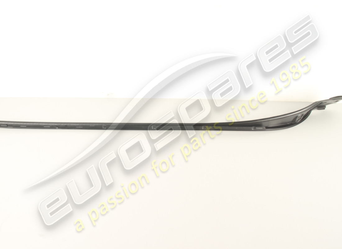 nouvelle moulure gauche maserati. numéro de pièce 670142160 (4)