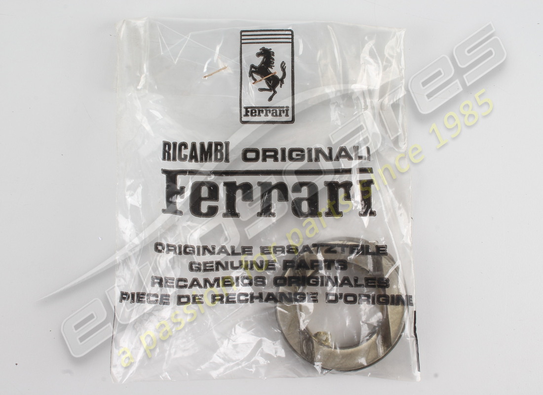 nouvelle espaceur ferrari. numéro de pièce 156921 (2)