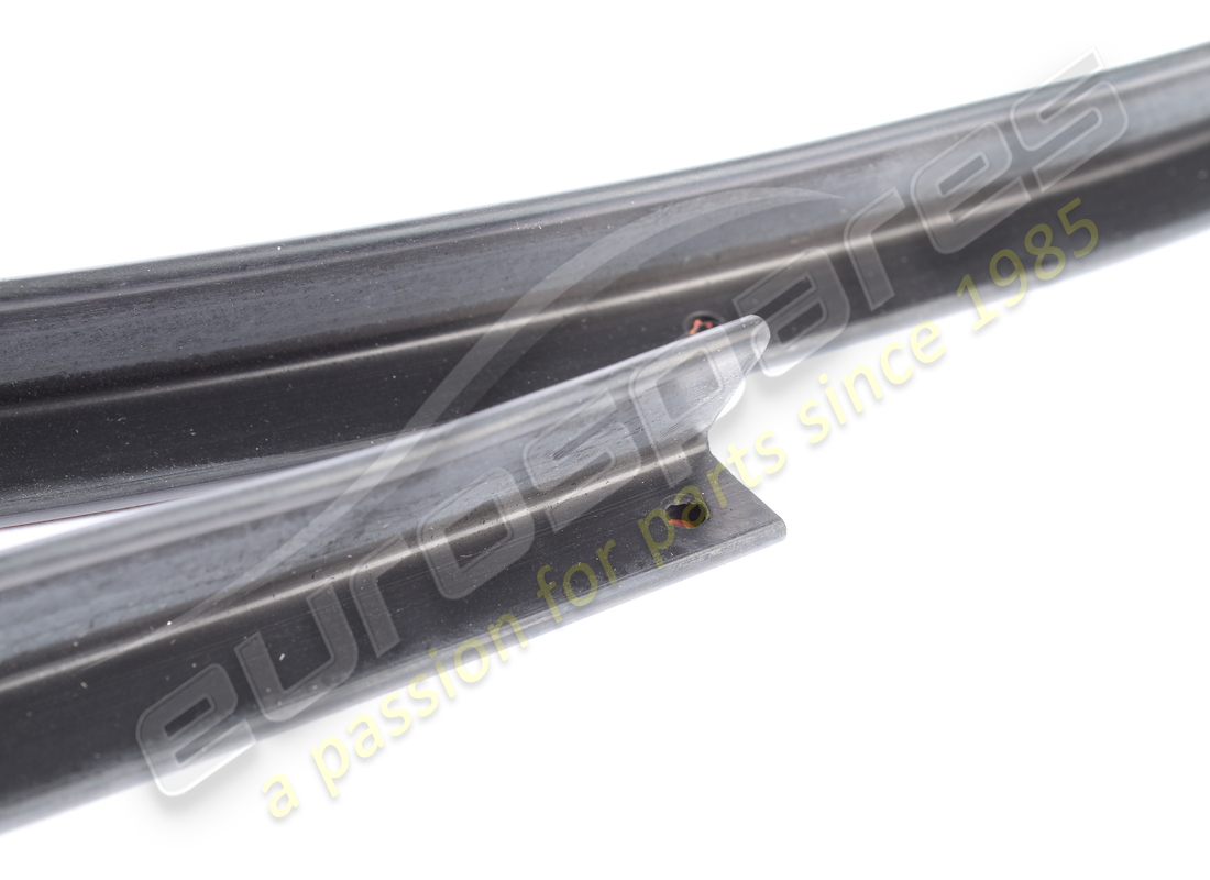 nouveau pare-chocs avant ferrari. numéro de pièce 85688500 (2)