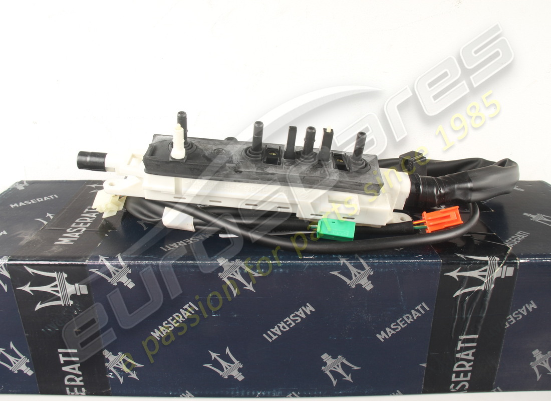 new maserati front rh seat adj. joystick (std). part number 376980310 (4)