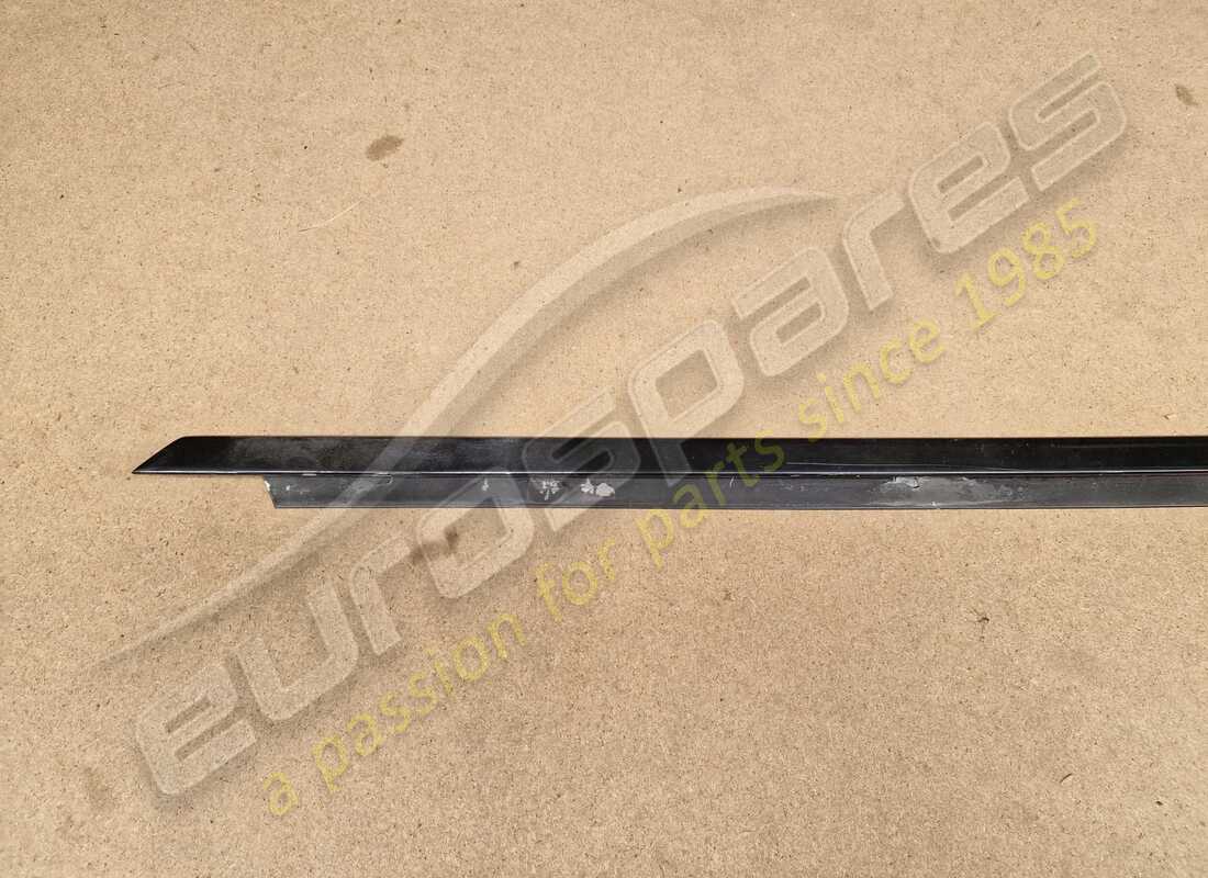 moulure de porte gauche ferrari utilisée. numéro de pièce 61220000 (2)