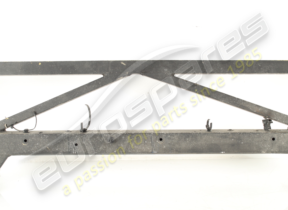 utilisé lamborghini traverse arrière. numéro de pièce 429813235 (3)