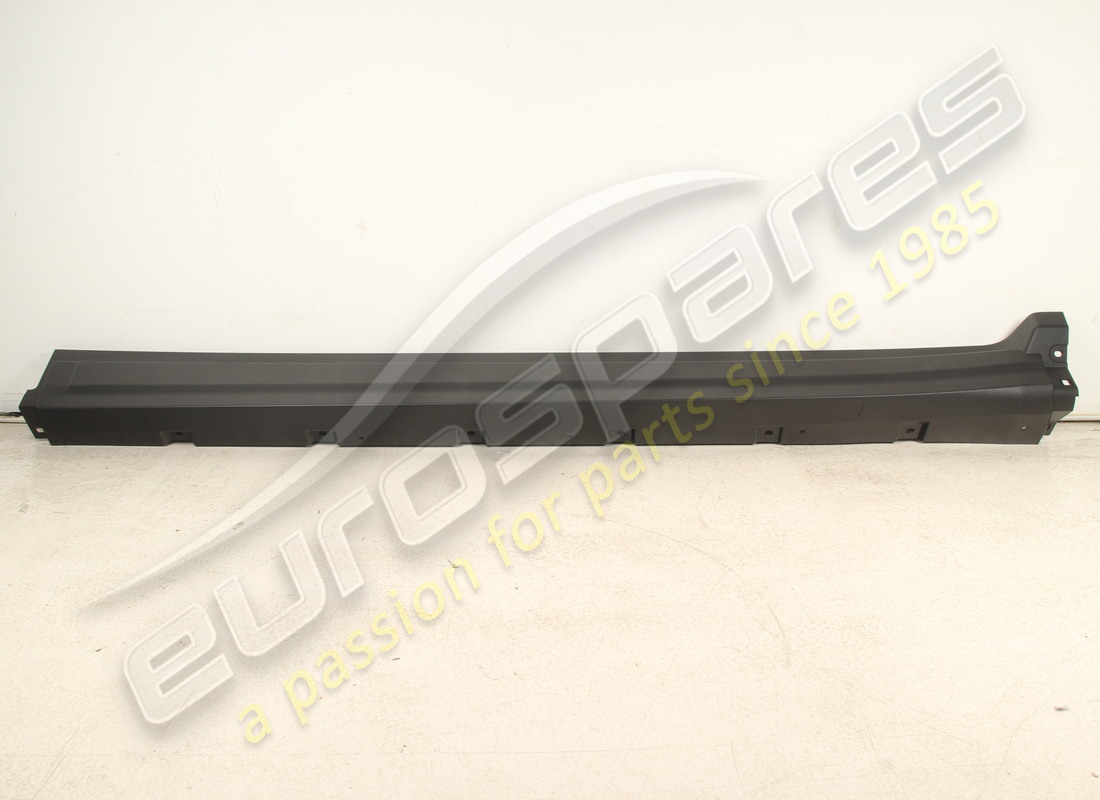 nouvelle porte avant gauche maserati emossed mould. numéro de pièce 670065825 (1)