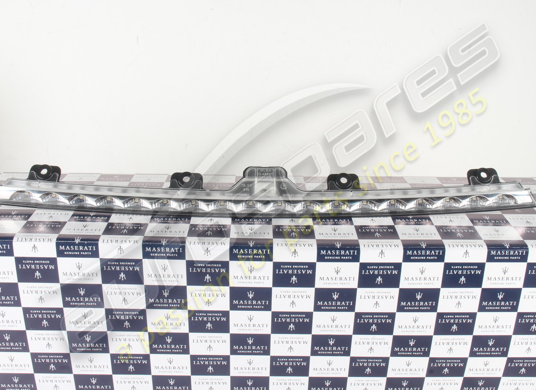 nouveau maserati 3rd feu de stop. numéro de pièce 248563 (1)