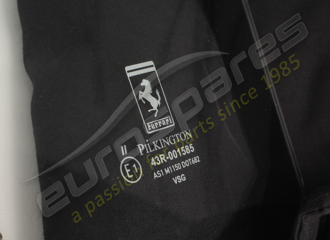 nouveau pare-brise ferrari. numéro de pièce 64426800 (2)