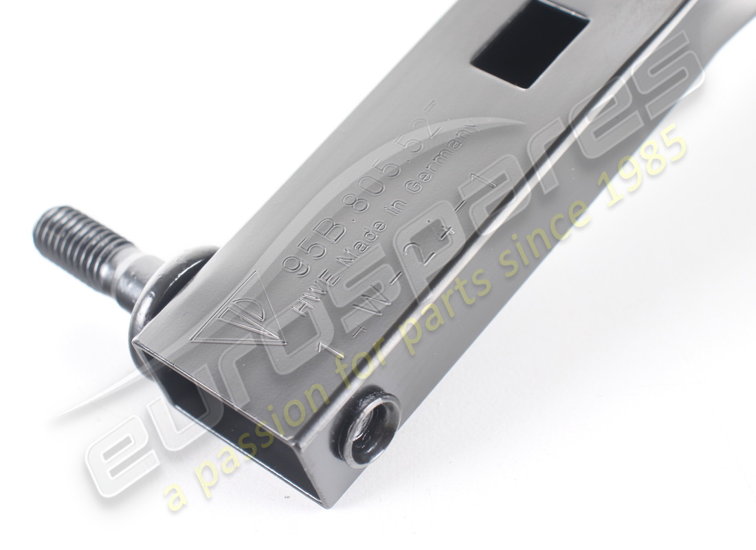 nouveau support en traversée porsche. référence 95b805527 (4)